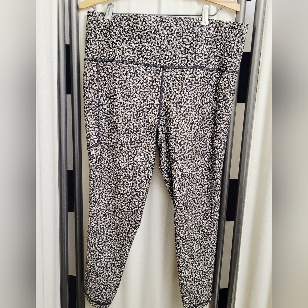 Athleta Salutation Stash Tight Leggings w/Pocket Black, White, Brown XL